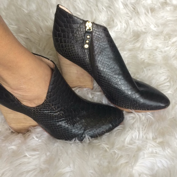 Matt Bernson Shoes - Matt Bernson Black leather booties size 9